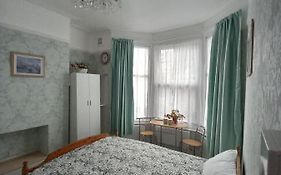 Mari London Holiday Room